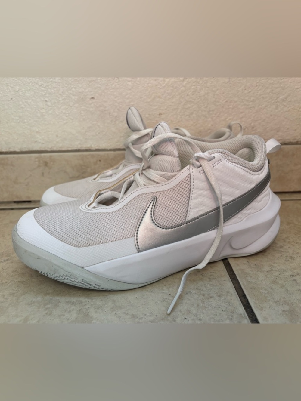 Nike Team Hustle D10 Shoes Youth Size 7